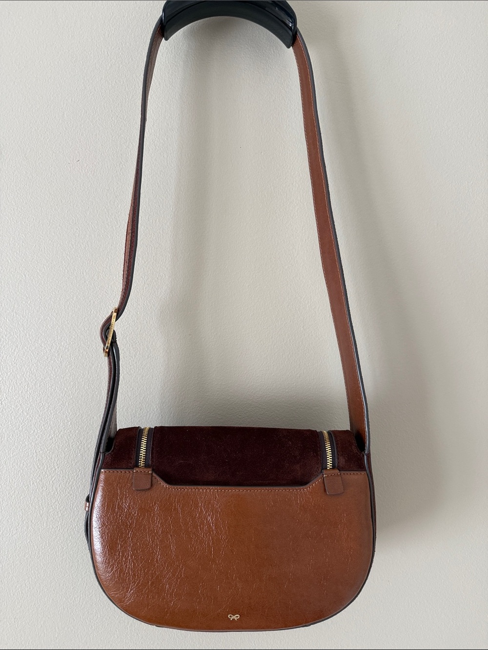 Anya Hindmarch Small Vere Crossbody in Dark Cedar Suede & Leather - Picture 4 of 12